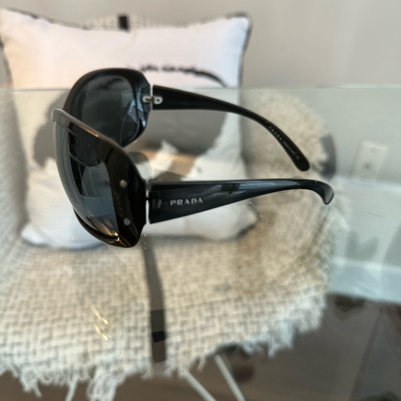 Prada wraparound sunglasses, black, good condition - Picture 2 of 6